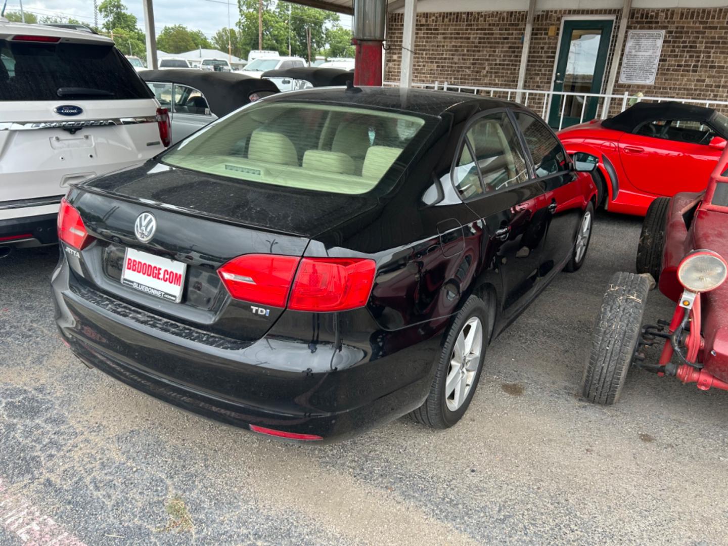 2012 Volkswagen Jetta TDI (3VWLL7AJ1CM) with an 2.0L L4 DOHC 16V TURBO engine, located at 1687 Business 35 S, New Braunfels, TX, 78130, (830) 625-7159, 29.655487, -98.051491 - Photo#5